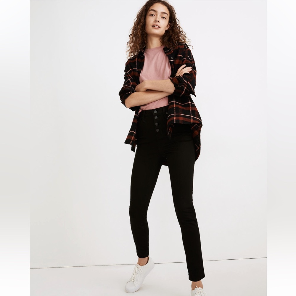 10" High-Rise Skinny Jeans in Black Frost: Button-Front Edition